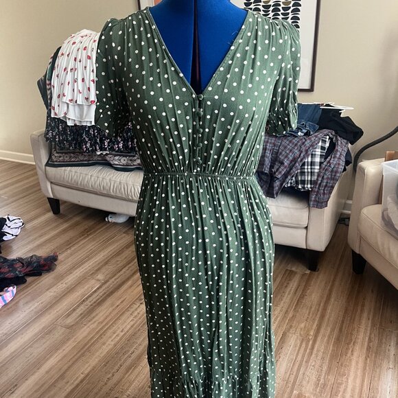 Forever 21 Green & White Polka Dotted Button Down V Neck Maxi Dress - Picture 2 of 4